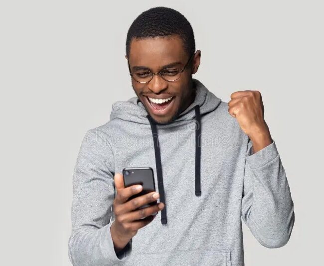 Como usar seu celular para ganhar dinheiro em África